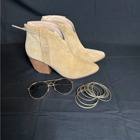 Matisse Arrow, Western Suede Bootie With Almond Toe. - Picture 2 of 8